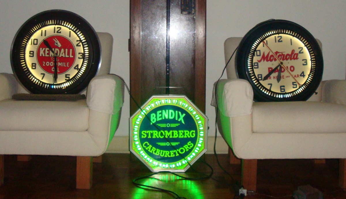 spinner neon clocks