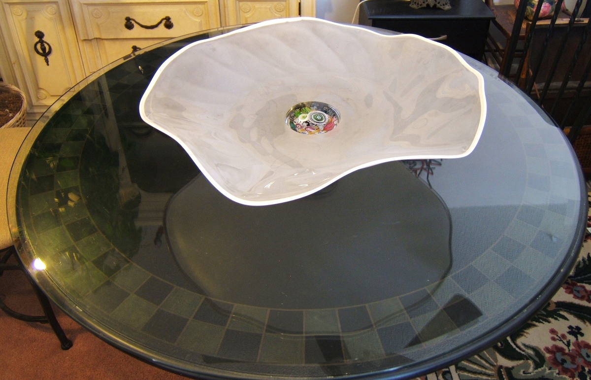 23 inch art dish with 4 inch paper weight for base. Who made this? - Art Glass