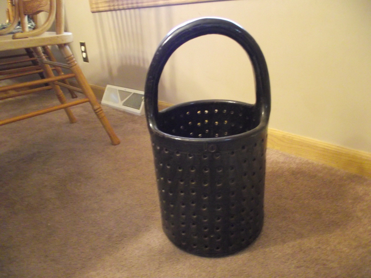 unusual type of crock - China and Dinnerware
