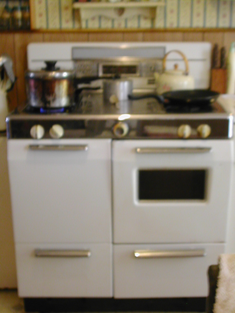 Magic Chef Gas Range