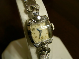 Antique womens watch 14k gold & diamond BULOVA 23 jewels - Wristwatches