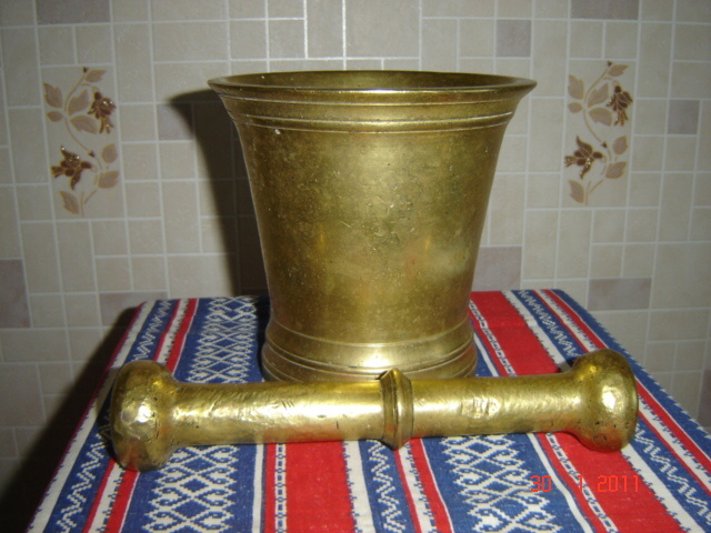 can anyone tell me about how old this is? - Kitchen
