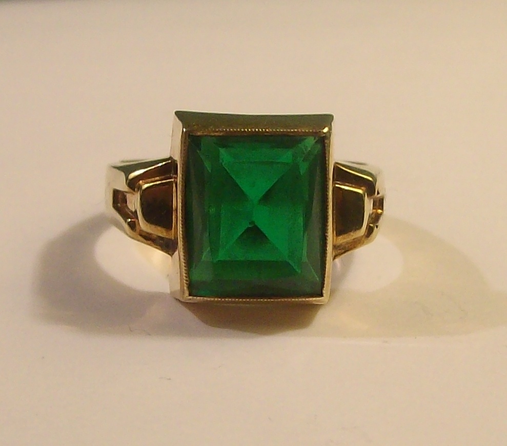 Mans Synthetic Old Emerald Ring in 10k "Cushion Cut" Stone - Fine Jewelry