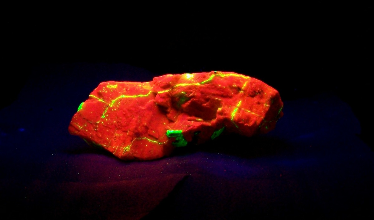 Calcite Willemite and Franklinite