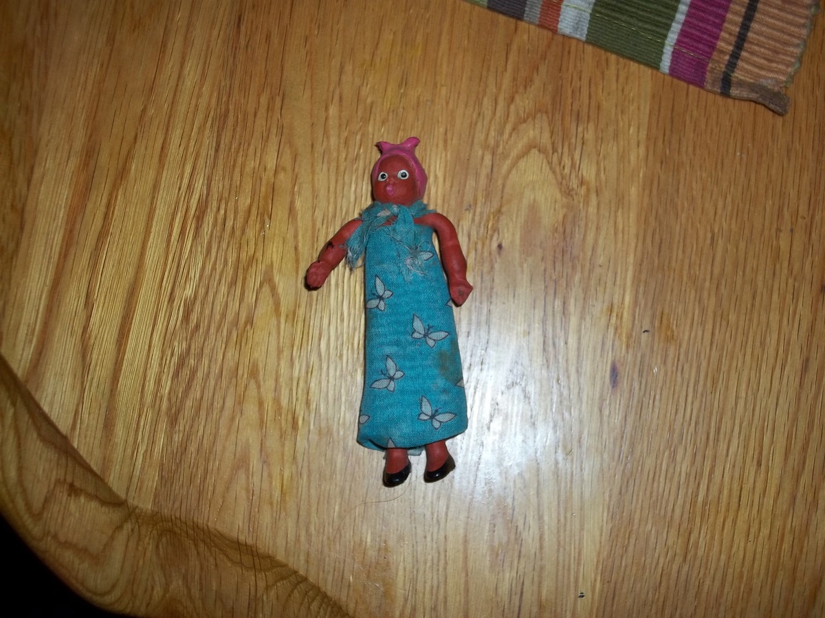 MINIATURE  DOLL - Dolls