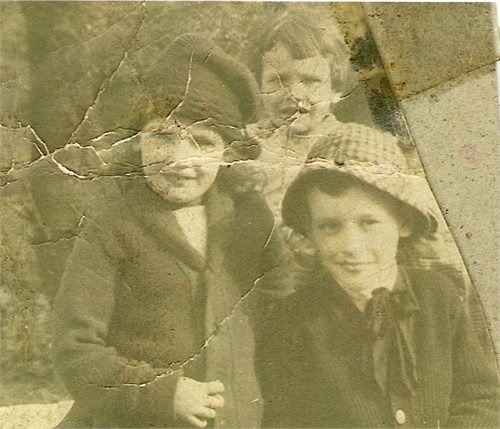 Family photo circa 1914 or thereabout - Photographs
