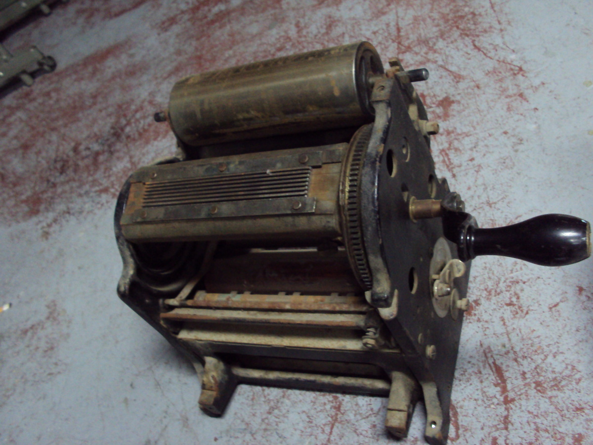 TWO VINTAGE PRINTING PRESSES ! - Office
