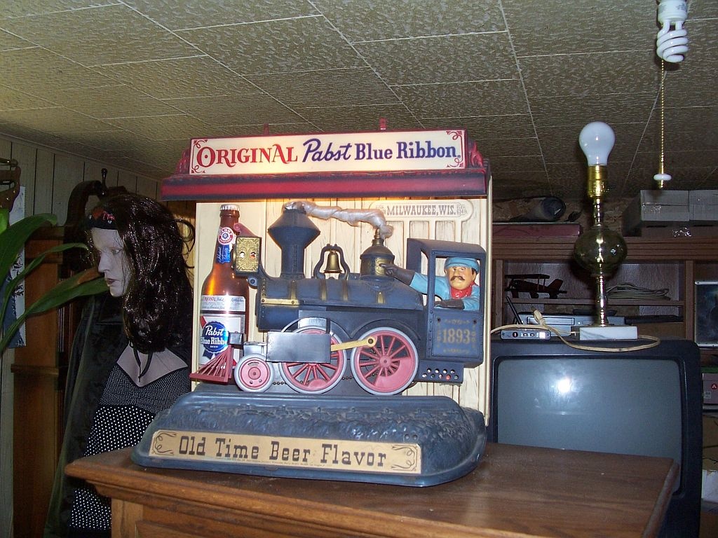 Fav. Pabst beer mechanical/lighted train sign