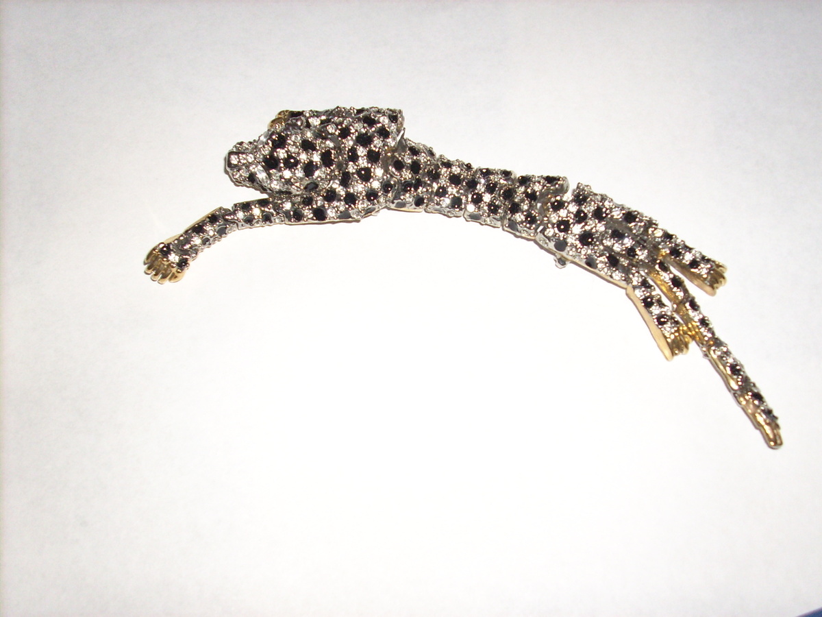 Jointed leopard pin, a fun pin to wear