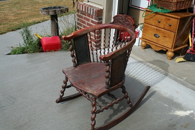William ans Mary halfback rocking chair