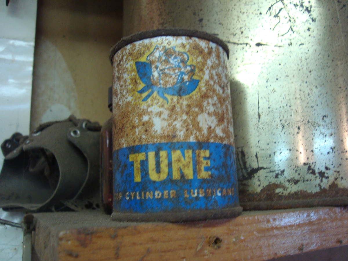white rose tins - Petroliana