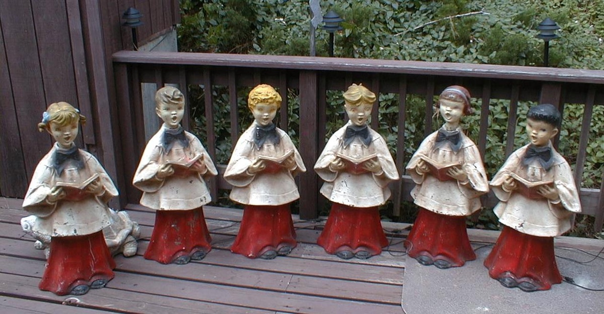 VINTAGE CHRISTMAS CHOIR LAWN DECOR LOOKS LIKE 1940S OR EARLIER ANY IDEAS - Christmas