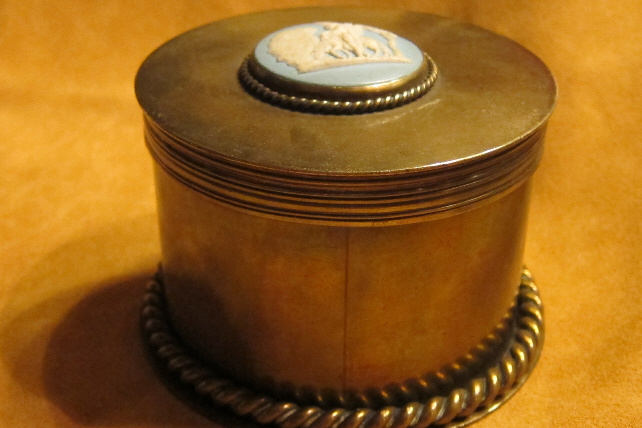 TIFFANY gilt bronze Dresser Box "Wedgwood"