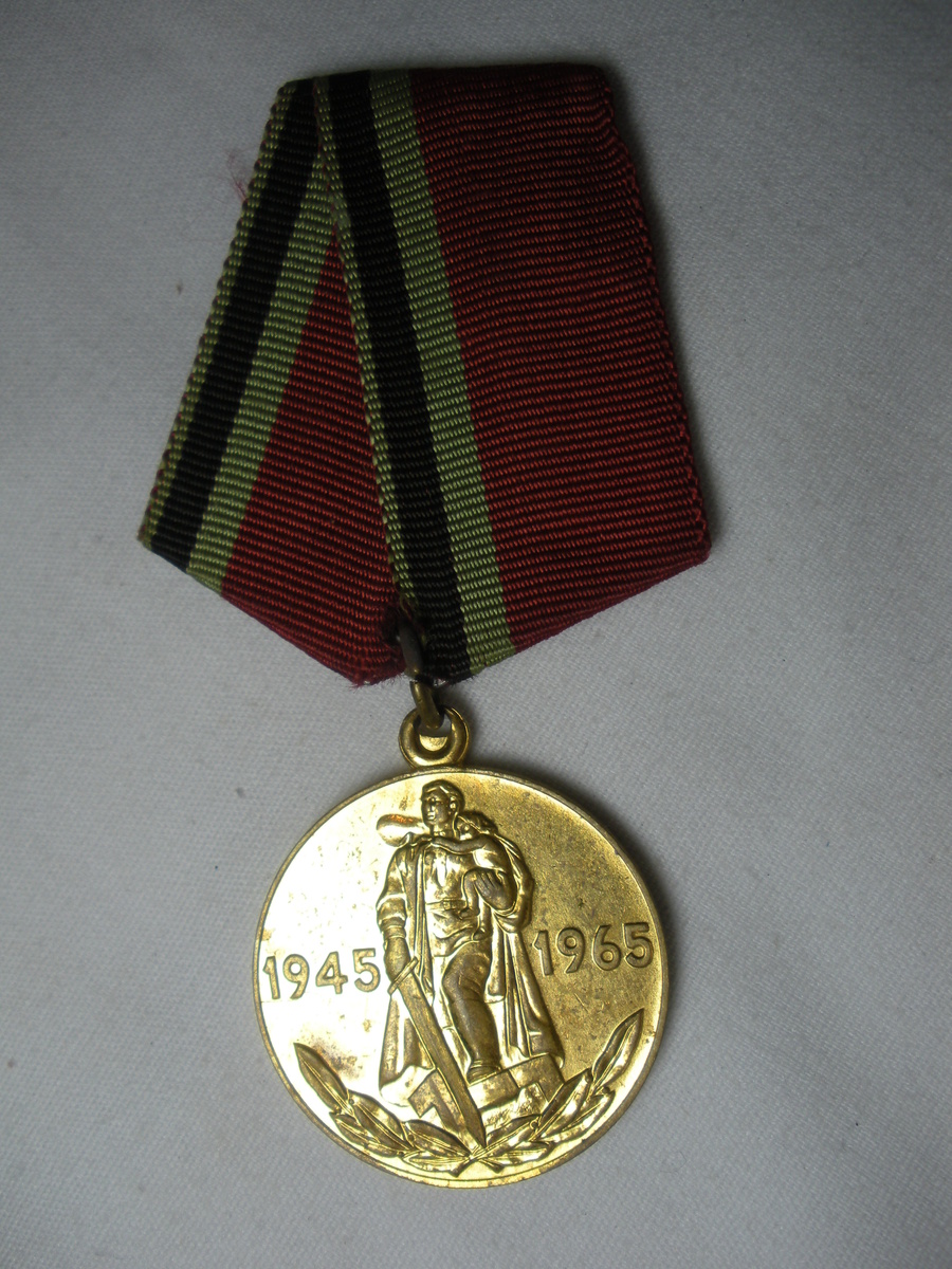 Soviet Union USSR CCCP Medal for 20th Anniversary of World War TWO / WWII. 1941-1945 & 1965
