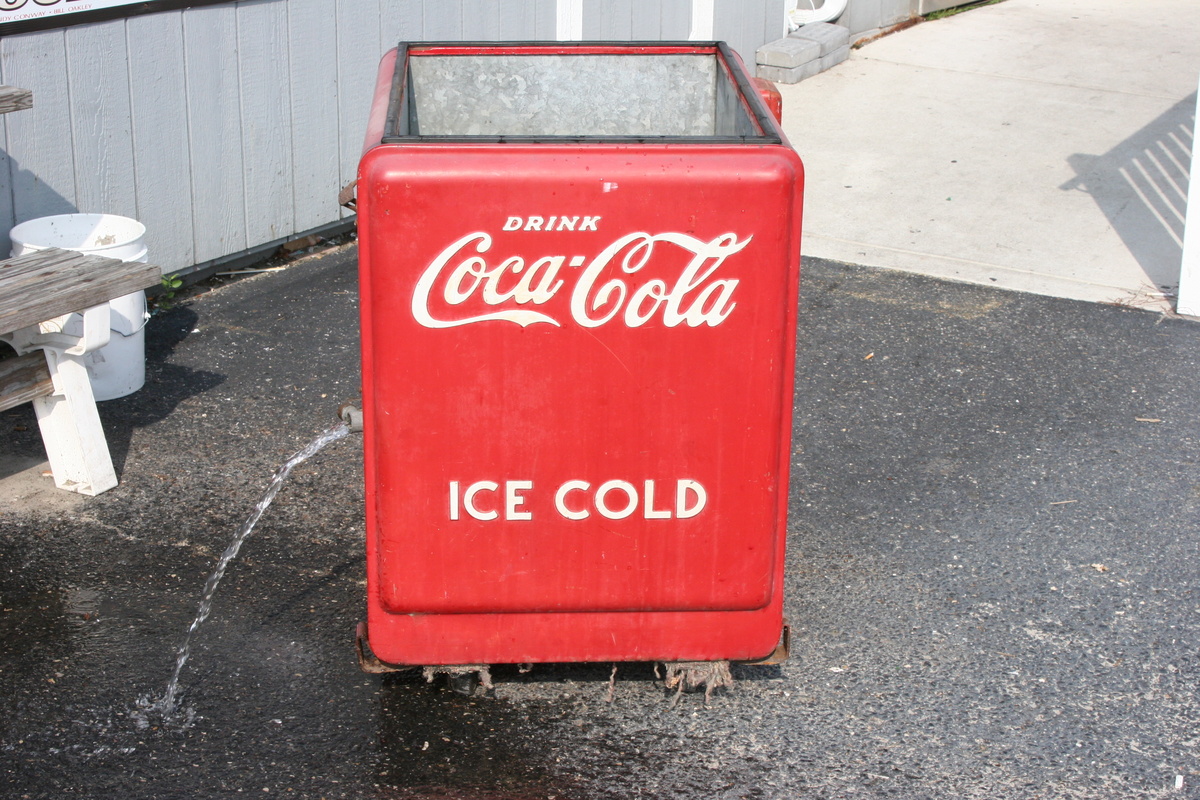Vintage 1930's style cooler, very good condition, minimal rust - Coca-Cola