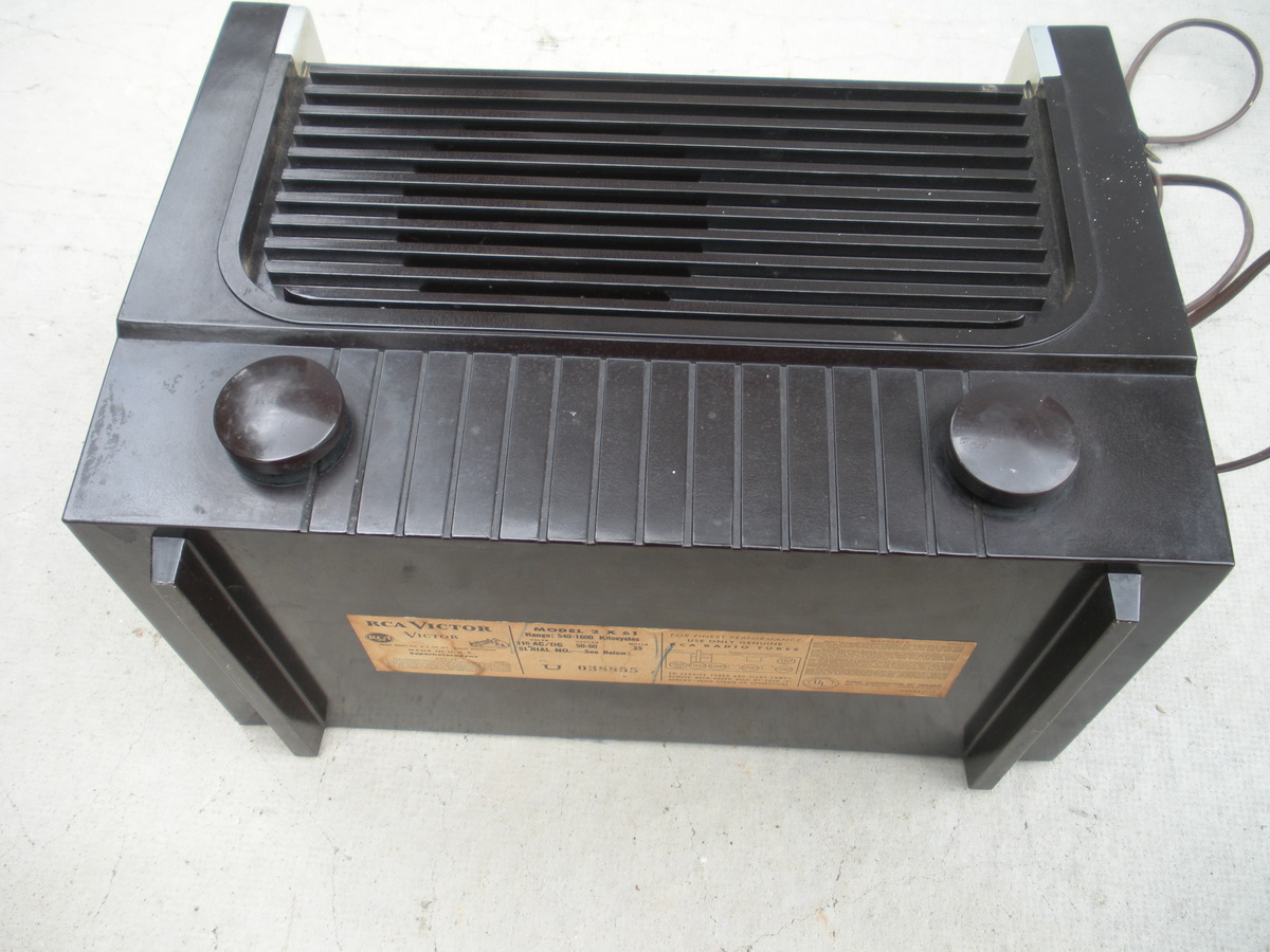RCA Victor Radio - Brown ... a fresh "pick" - Radios