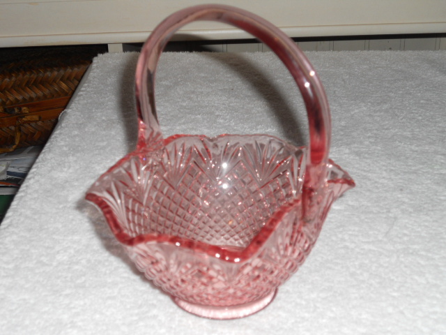 rose colored Basket maker and pattern unknown. - Glassware