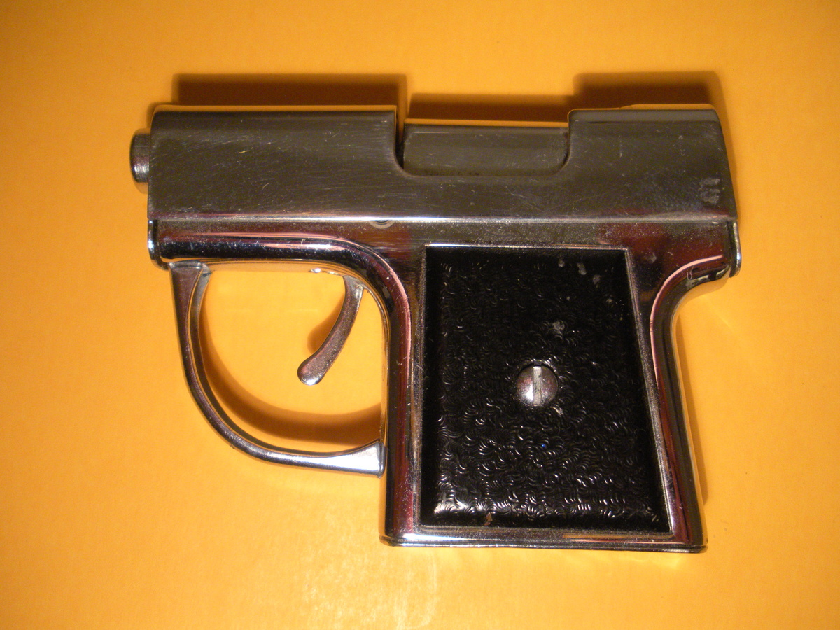 USA Cigarette Lighter - PISTOL ... this small hand gun is a lighter, it looks good enough to get you shot. - Tobacciana