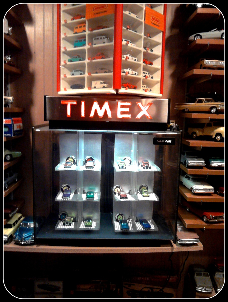 This is a 70's Timex case that revolves..perfect for dsiplaying my nicer redlines..
