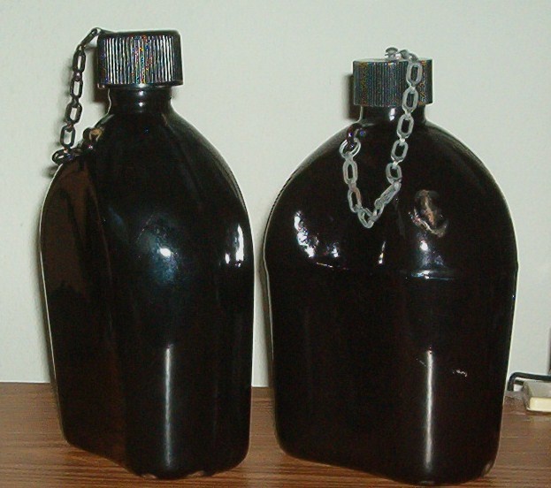 WWII black porcelain enamel coated canteens 1942 era - Military and Wartime