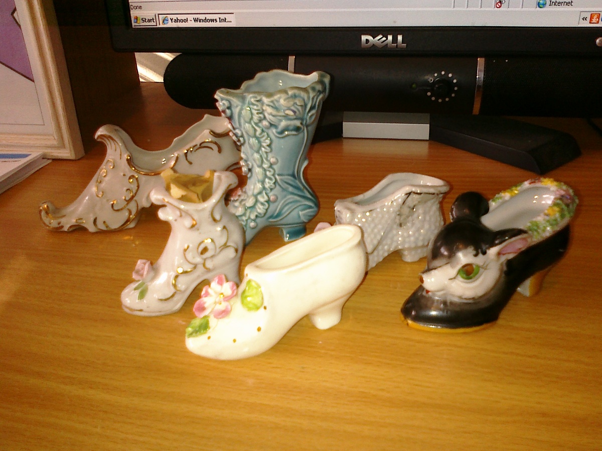 Small little Porcelain shoe collection - Art Pottery