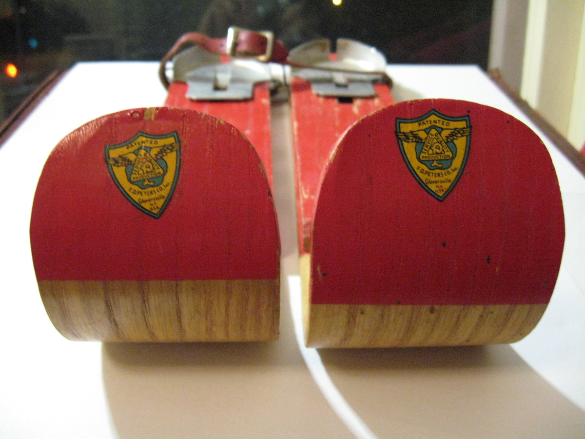 1940S  F.D. PETERS CO.INC. CHILDERNS WOODEN SKIS 