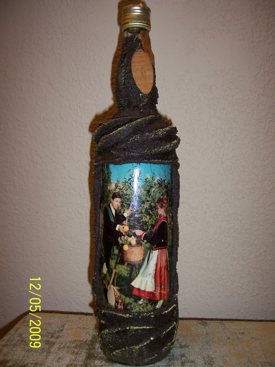 Amaretto Liquore Bottle