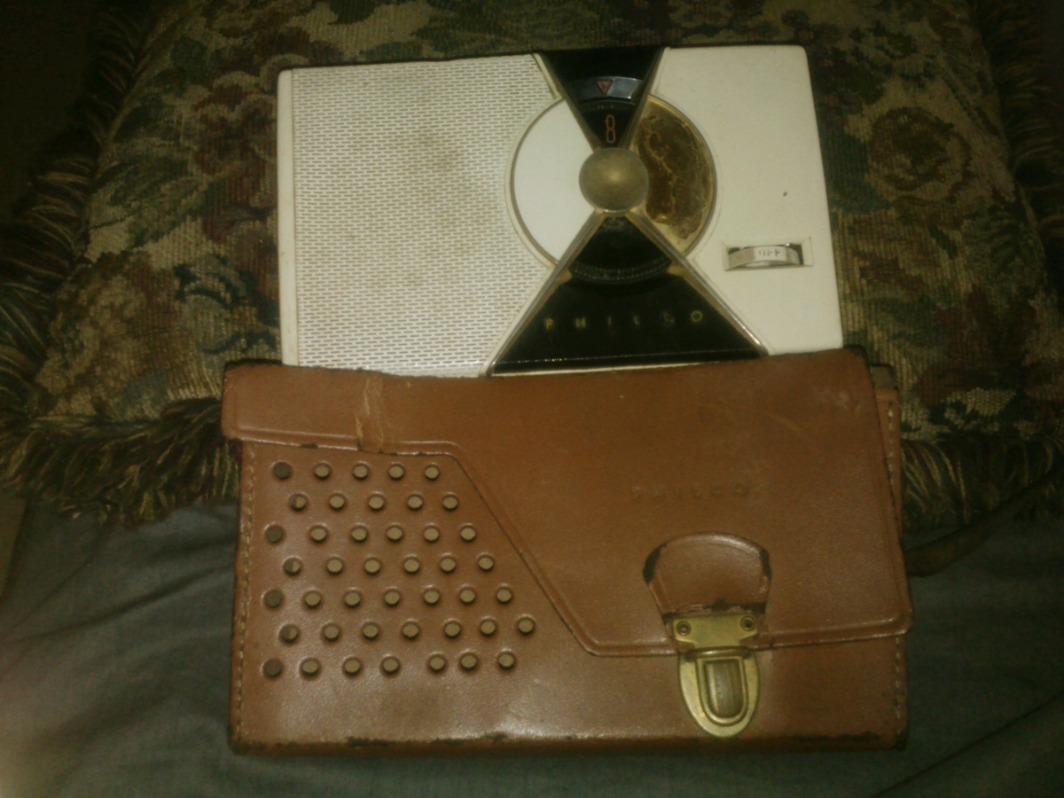 philco transistor radio w/case - Radios