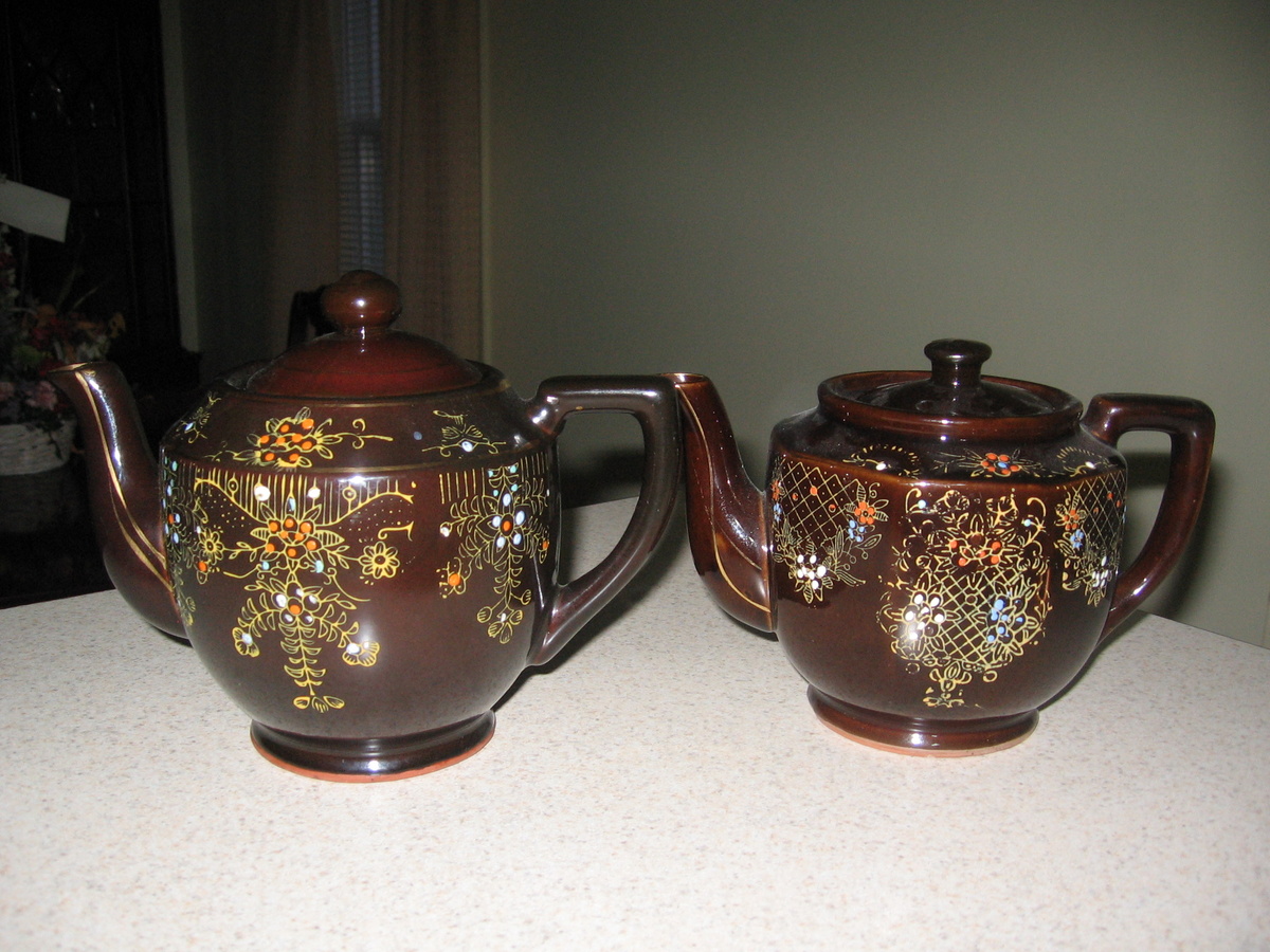 VINTAGE JAPAN TEAPOTS