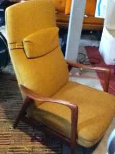 Can anyone tell me the designer/manufactuer of this chair?