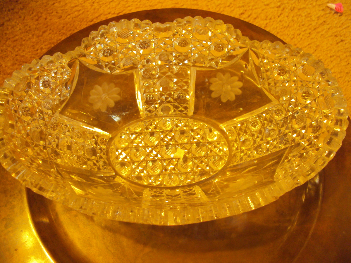 CRYSTAL NEED HELP IDENTIFING 