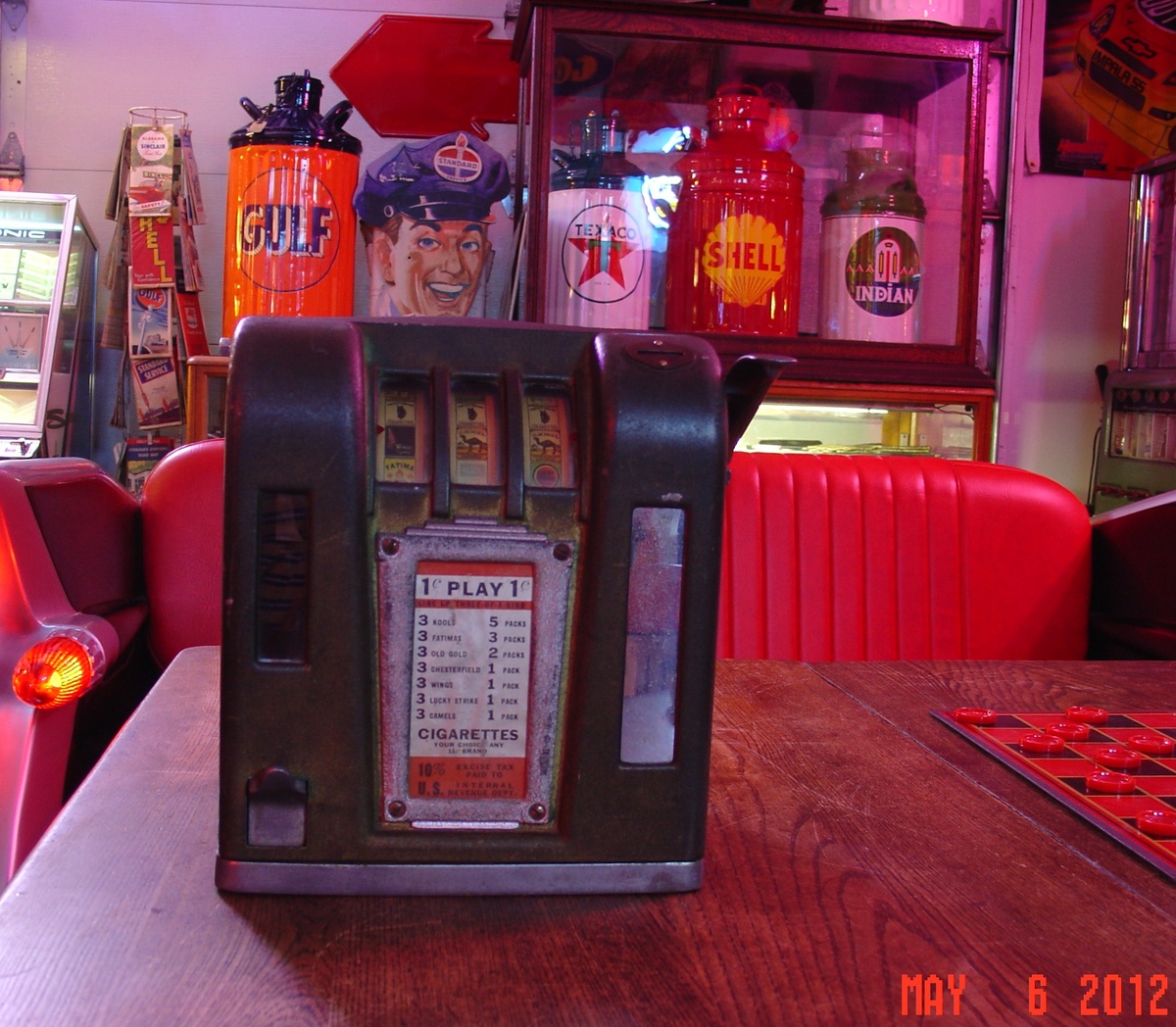 1937 Original Groetchen Zephyr Gumball Penny Trade Stimulator...With Keys - Coin Operated