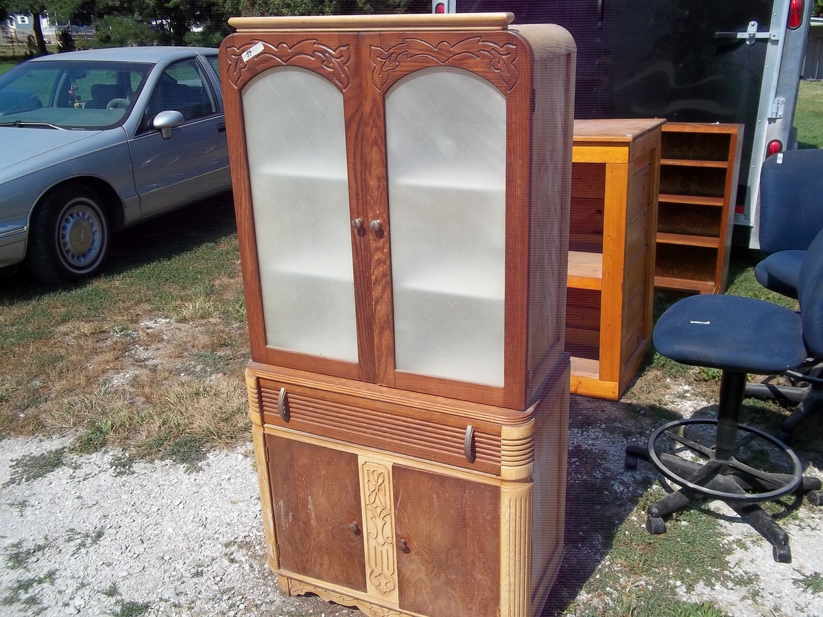 KITCHEN CHINA CABINET/CUPBOARD - Furniture