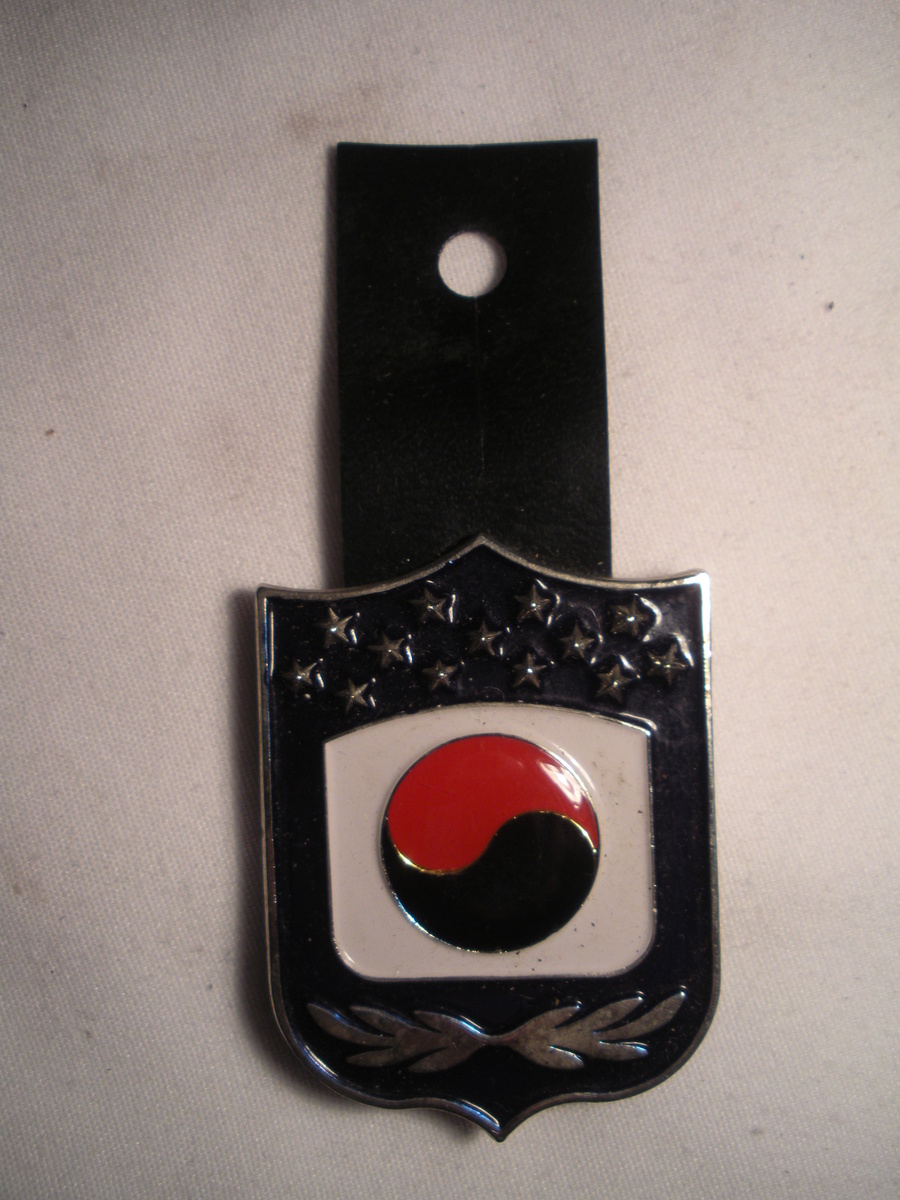 Military Style Pocket Badge -- South Korea?  - Military and Wartime