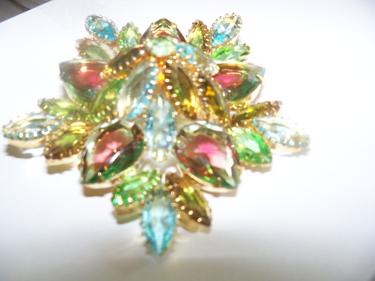 What type of brooches are these? Juliana? Watermelon glass? Czech?