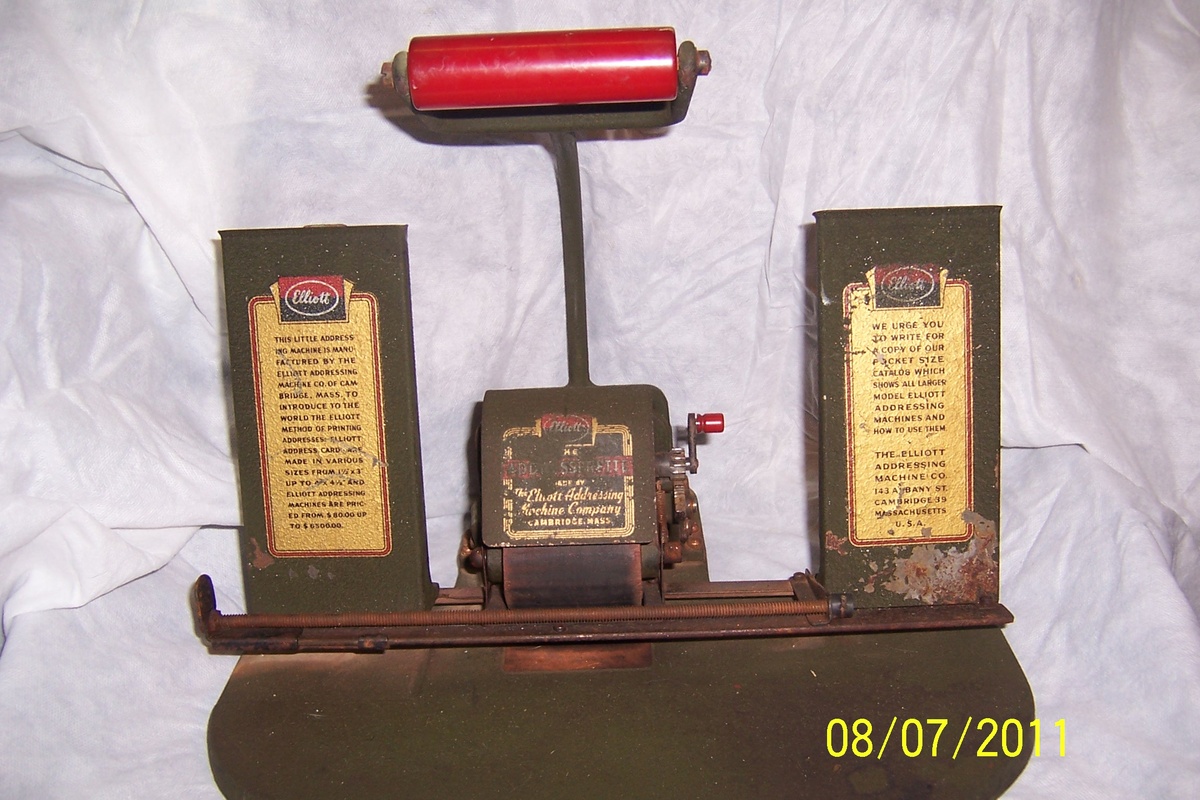 Addresserette addressing machine