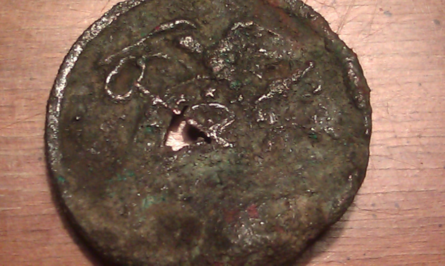 I need some help to I.D. this button!