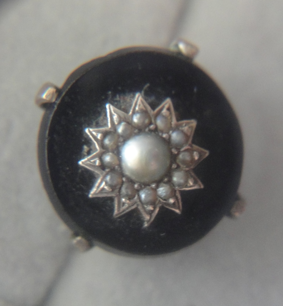 This cute story is one of the sources of my passion for antique jewelry !