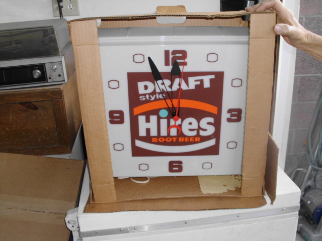 Hire's Root Beer Clock in the original box - Signs