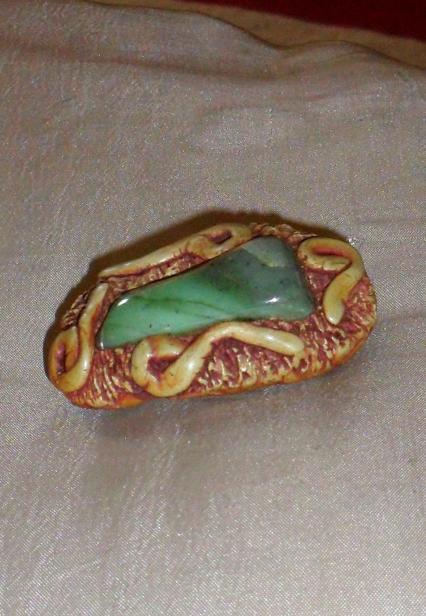 UNUSUAL RESIN AND AGATE BROOCH MAYBE SCOTTISH