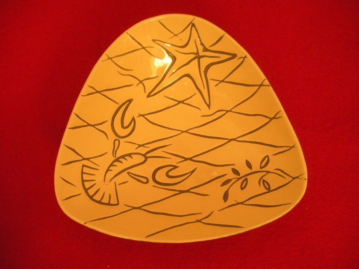 Roselane of Pasadena Calif potter Yellow "marine" motif bowl likely from 1945-1952 - Art Pottery