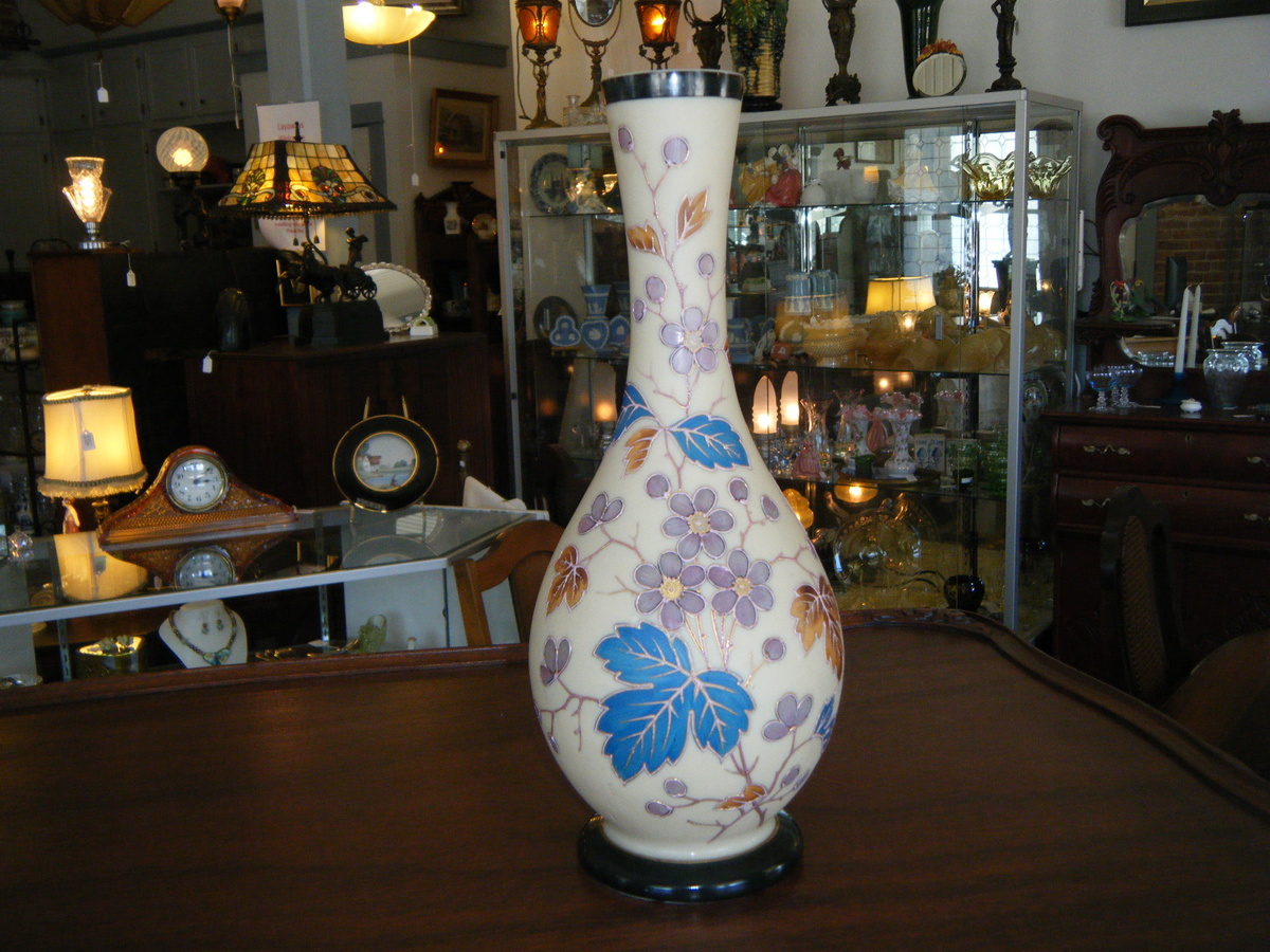 Anyone know anything about this vase - Art Glass