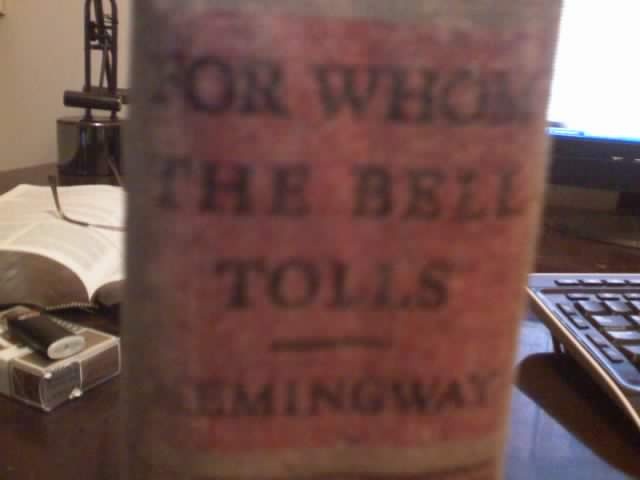 Ernest Hemmingway - For whom the bell tolls - Books