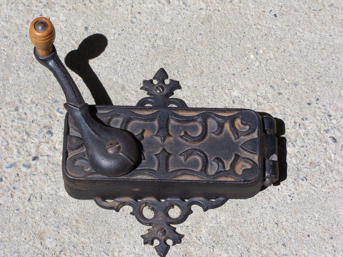 1940's Dazey Americana Can Opener