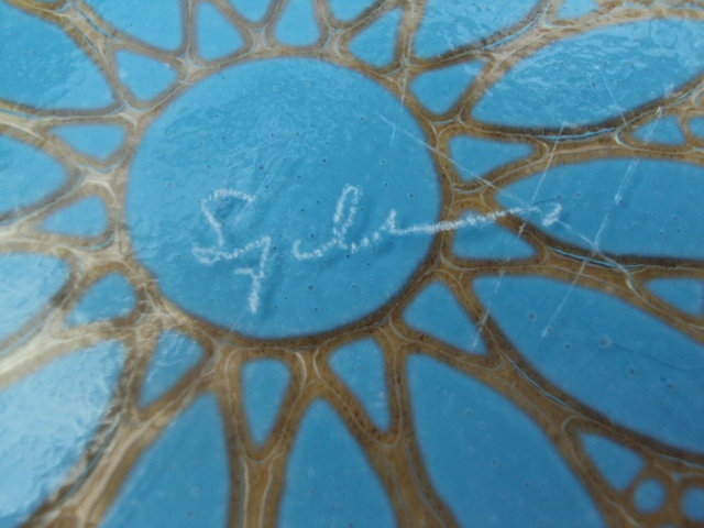 Who is the artist? I can't make out the signature. - Art Glass