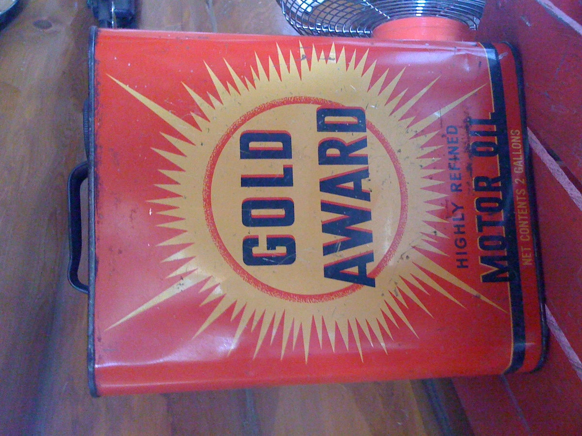 Gold Award Motor Oil can