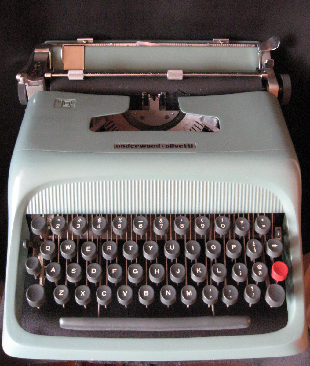 VINTAGE OLIVETTI STUDIO 44 TYPEWRITTER -BARCELONA (SPAIN)