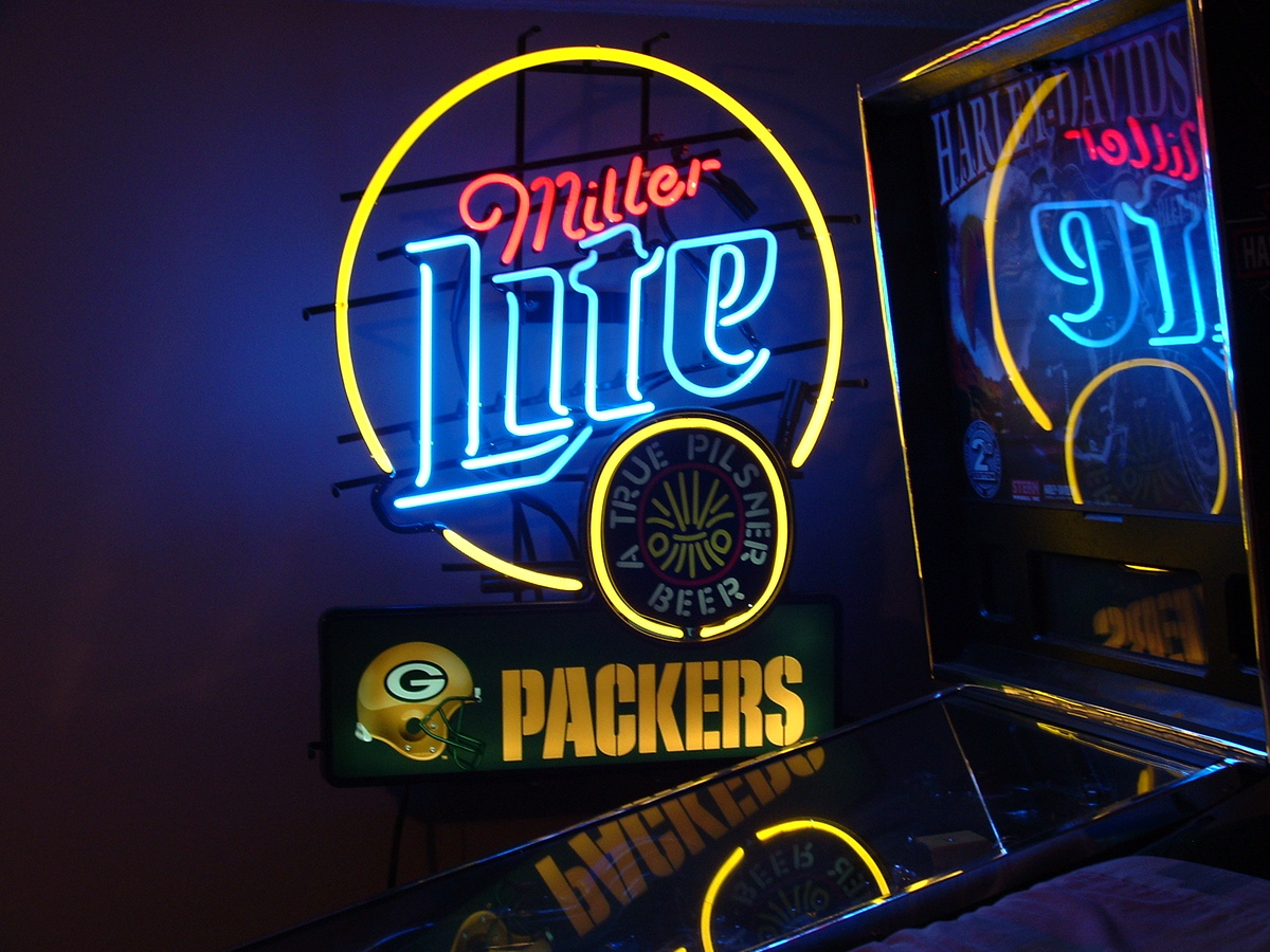Huge vintage Miller Lite Packers sign - Breweriana