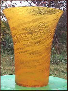 Bbig Nazing 1930's vase  - Art Glass