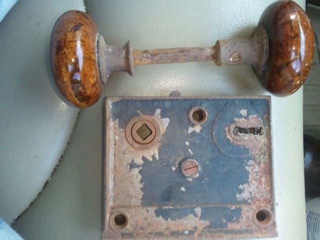 Doorknob and Lock Set